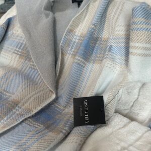 Absolutely Famous Blue and Tan Plaid Robe